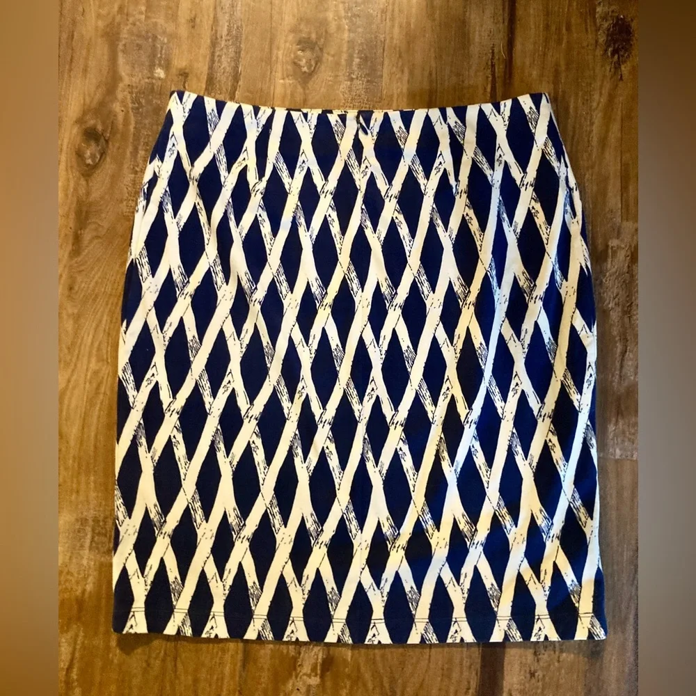 J McLaughlin Navy & White Bamboo Trellis Print Pencil Skirt Resort Luxury EUC - Picture 11 of 12